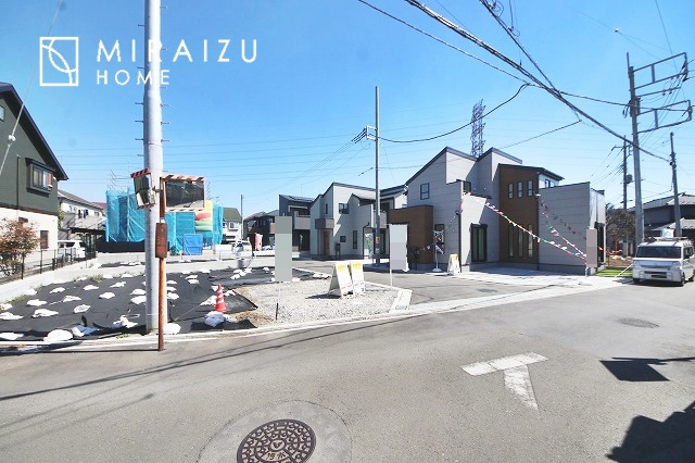 【周辺】 | お車の運転に自信のない方でも安心かなと思います。とても解放感があり、日当たりも気持ちよさそうです。

