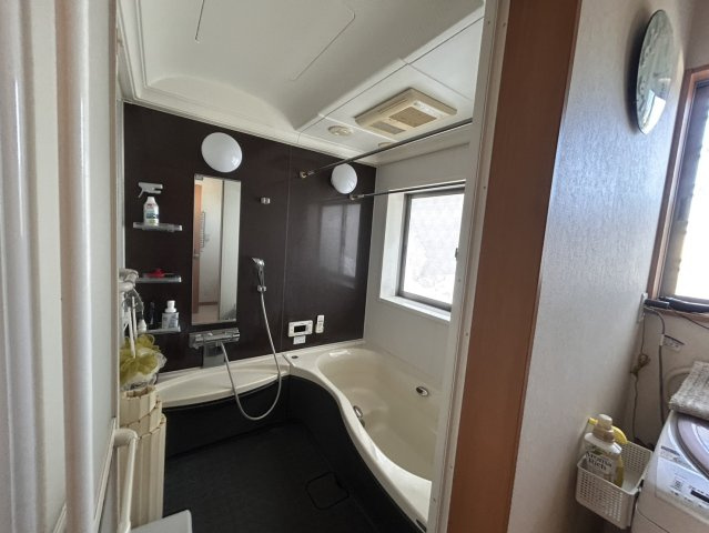 前橋市女屋町76-5の浴室