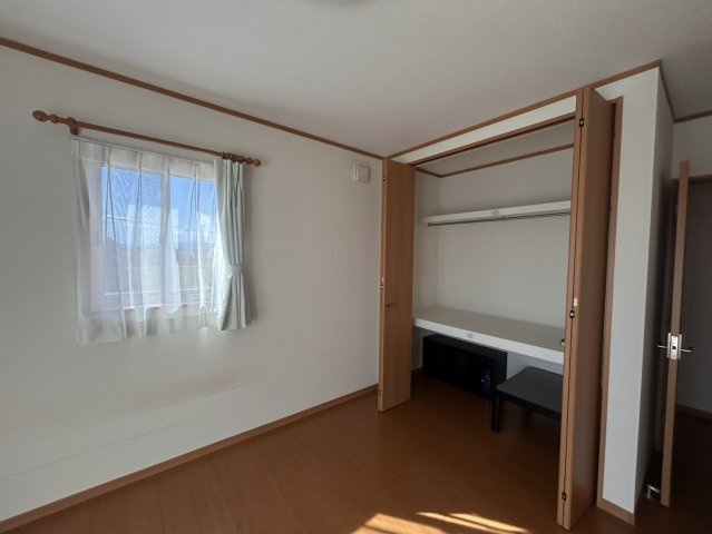 前橋市女屋町76-5の洋室
