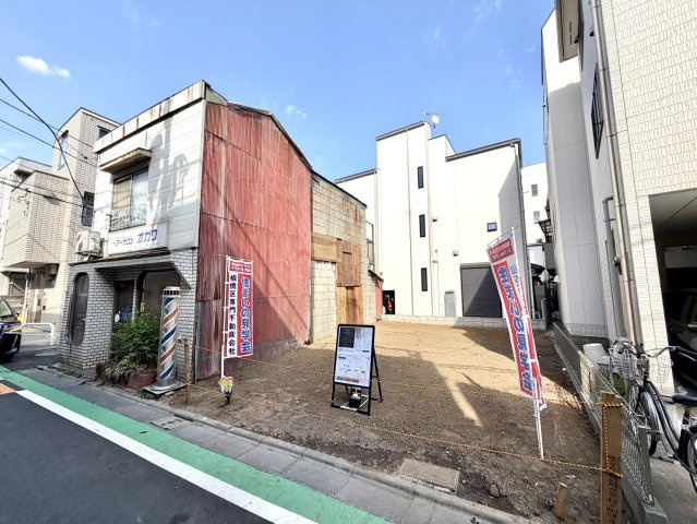 板橋区前野町2丁目　広々14帖ルーフバルコニー　新築戸建限定1棟の外観|前面道路は幅員約5mの一方通行の公道です♪