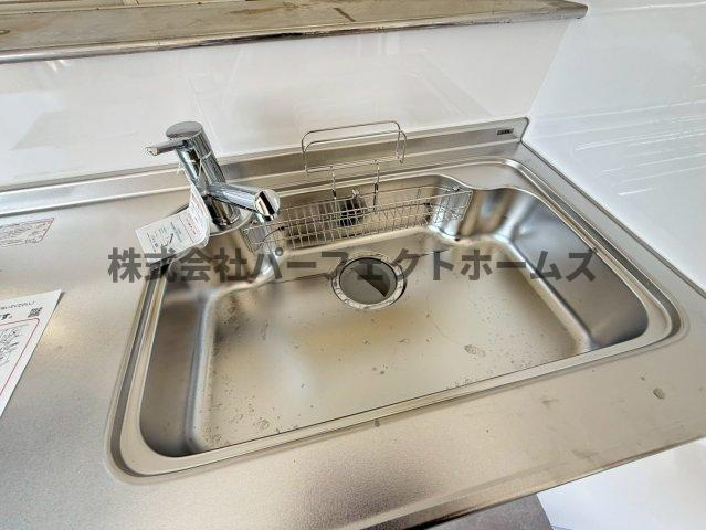 津田東町2丁目戸建　賃貸のキッチン|コンパクトなキッチンで掃除もラクラク