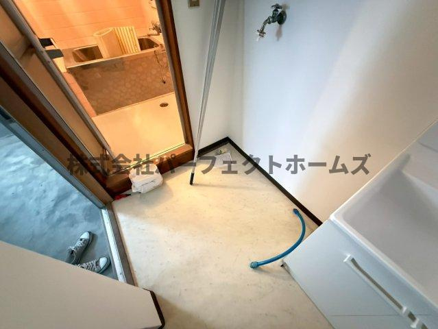 津田東町2丁目戸建　賃貸の洗面所|コンパクトで使いやすい洗面所