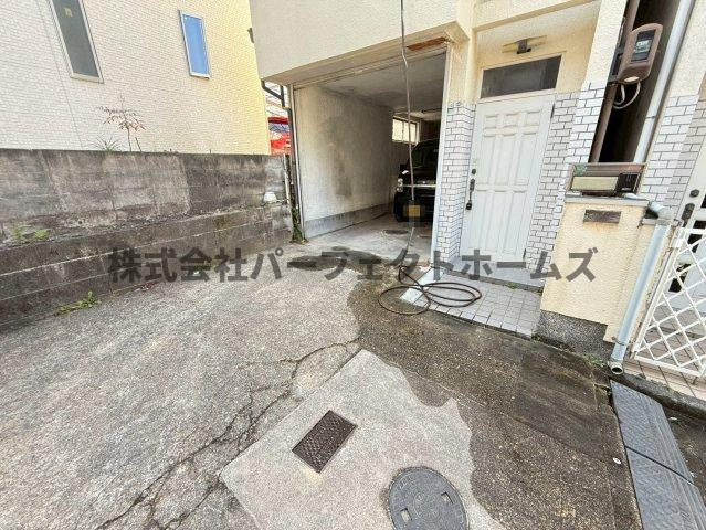 津田東町2丁目戸建　賃貸のエントランス|ゆとりのあるエントランスです