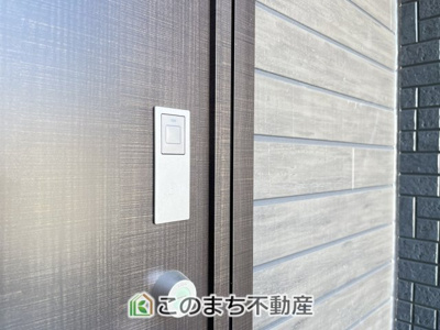 【玄関】 | WOODIE　久喜市青毛3丁目　1号棟 | 玄関キーは電子キーで安全に配慮してます☆

