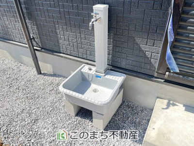 【設備】 | WOODIE　久喜市青毛3丁目　1号棟 | 外水栓はアウトドアやガーデニング、車のお手入れにも活躍します。
