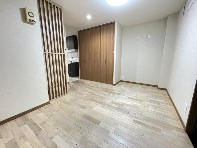 中務町の洋室