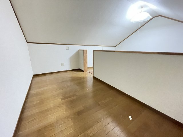 中務町の洋室