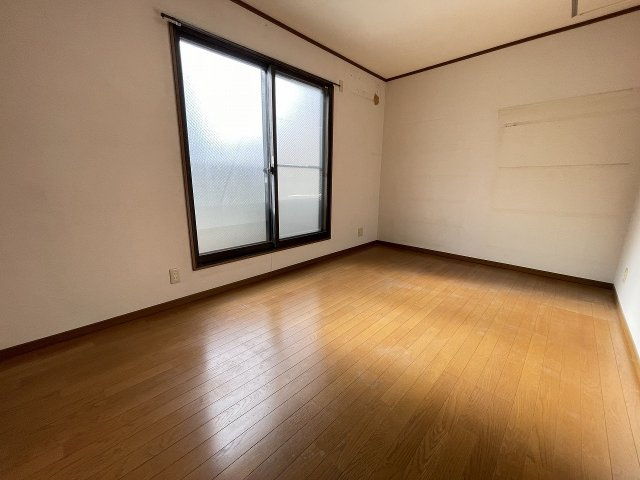 中務町の洋室