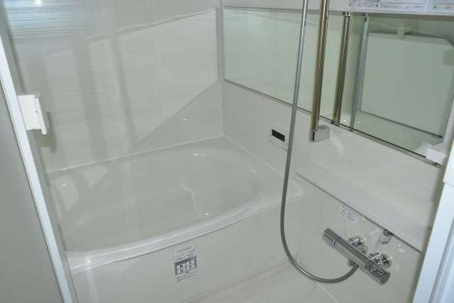 調布市小島町３丁目の中古マンションの浴室