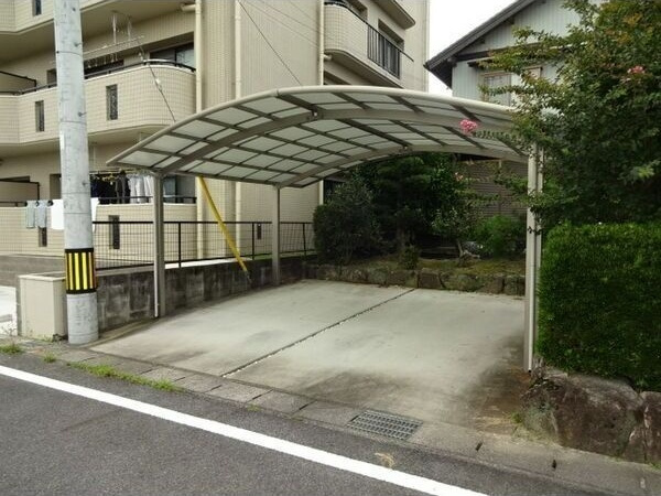 豊田市京町2丁目貸家の駐車場