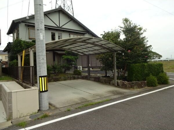 豊田市京町2丁目貸家の駐車場