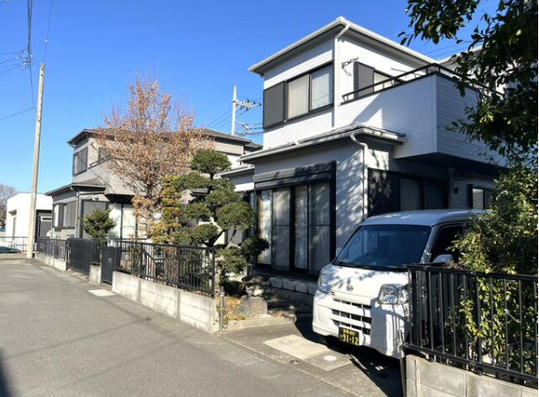 伊勢崎市 長沼町（剛志駅） 2階建 ４ＬＤＫの前面道路含む現地写真