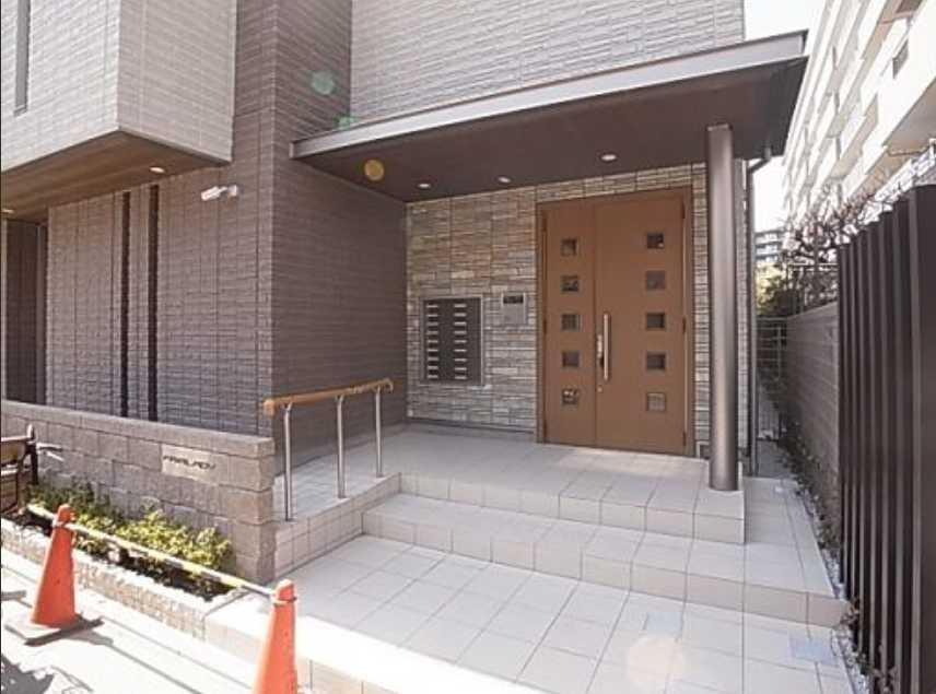 フェアレディ　南東角部屋　エアコン全室　高遮音床システムのエントランス