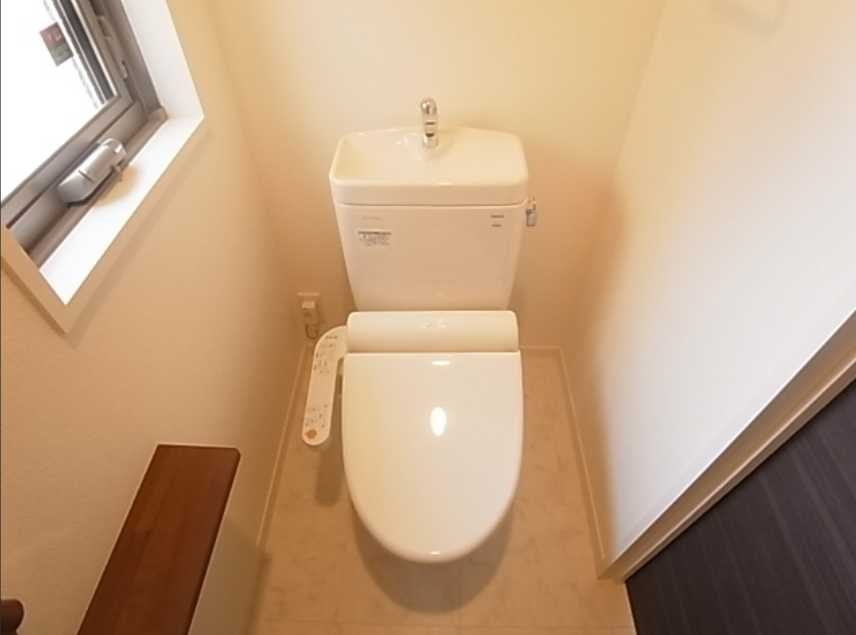 フェアレディ　南東角部屋　エアコン全室　高遮音床システムのトイレ
