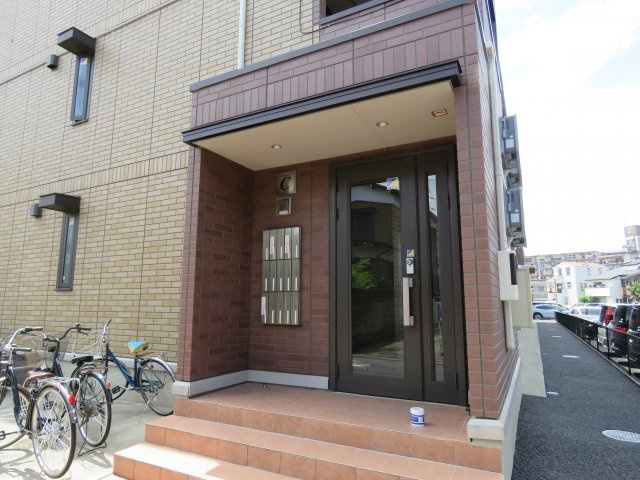 フェニックス小仙波C棟のエントランス