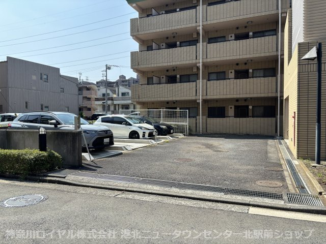 【駐車場】