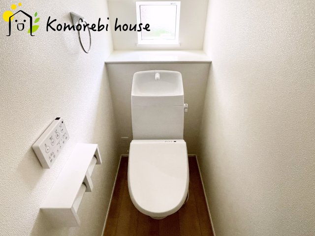上尾市瓦葺　第1期　新築一戸建て　リナージュ　01のトイレ|清潔感のあるトイレです