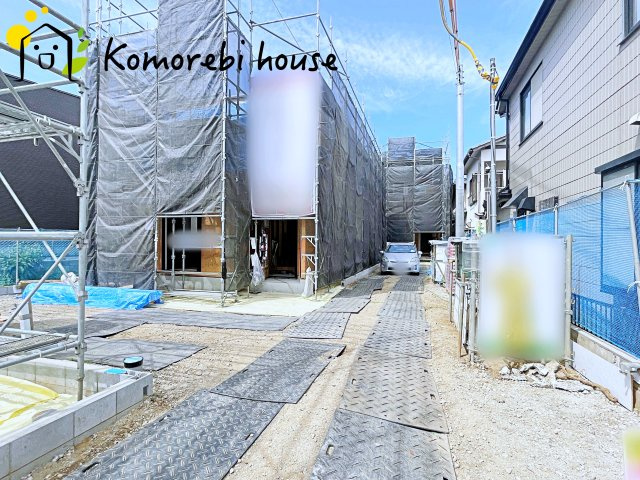 上尾市瓦葺　第1期　新築一戸建て　リナージュ　01の前面道路含む現地写真