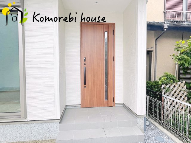 上尾市瓦葺　第1期　新築一戸建て　リナージュ　01の玄関|毎日通る玄関はこちらです