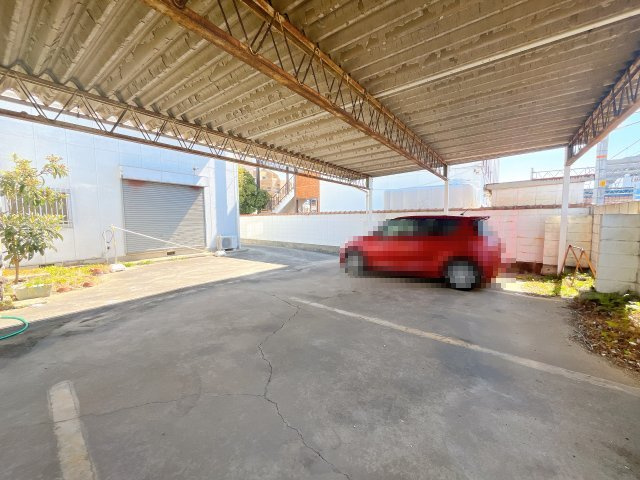 共栄町８丁目店舗の駐車場