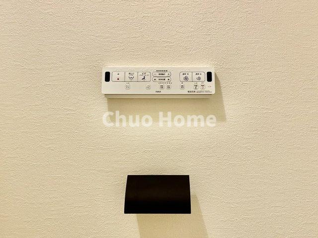 江戸川区南葛西2丁目新築分譲住宅の内装|【ウォシュレット】清潔に使いたいお手洗いには最適な設備です。もちろんウォームレットも標準装備です。