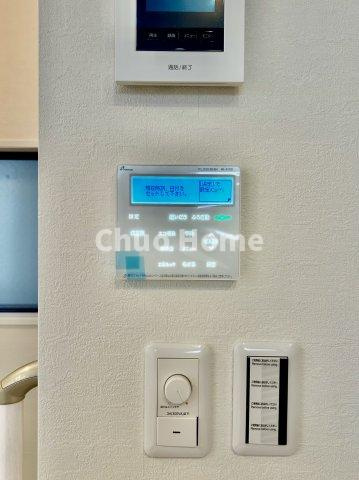 江戸川区南葛西2丁目新築分譲住宅の発電・温水設備|【給湯リモコン】外での一日を忘れさせてくれるオートバス機能でお好みの湯量・温度に調整された浴槽。