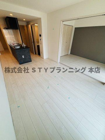 仲介手数料０円！アースグランデ泉の居間・リビング