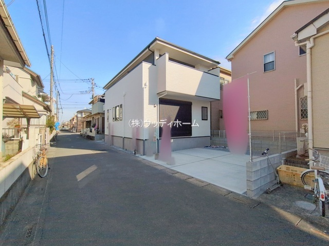 越谷市大沢13期　新築一戸建ての前面道路含む現地写真