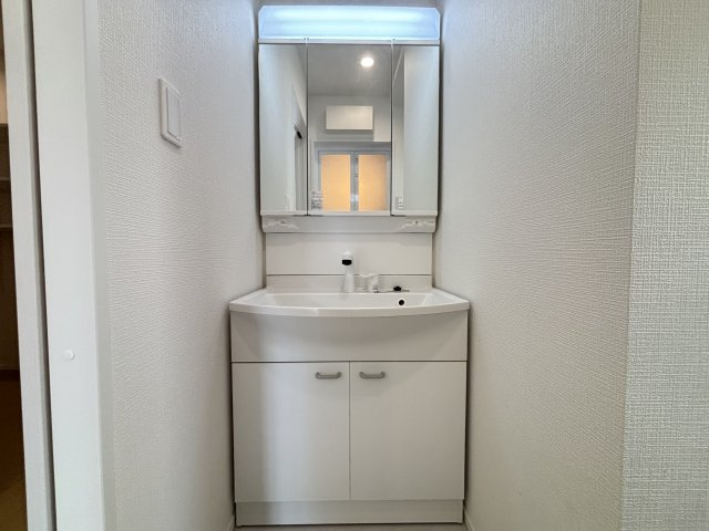 ハートフルタウン西区枇杷島｜名古屋市の戸建ならホームアップの独立洗面台|就寝前や朝の身支度の際など、快適にお使いいただける洗面台