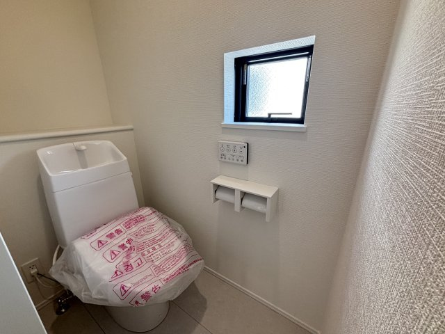 ハートフルタウン西区枇杷島｜名古屋市の戸建ならホームアップのトイレ|2か所にトイレを完備。混み合う朝や来客時も安心の設計！