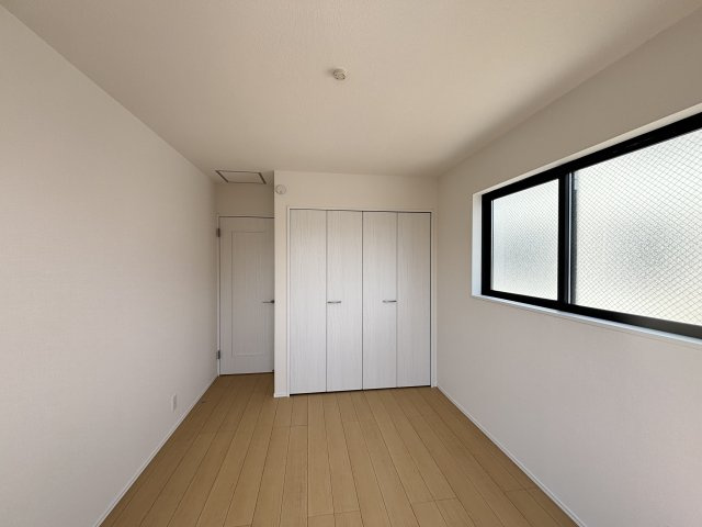 ハートフルタウン西区枇杷島｜名古屋市の戸建ならホームアップの洋室|全室にクローゼットを完備。お洋服や荷物を隠して収納できるので、お部屋をいつも広々スッキリと保てます。
