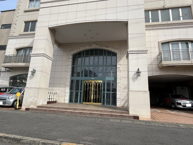 アクティブビルのエントランス