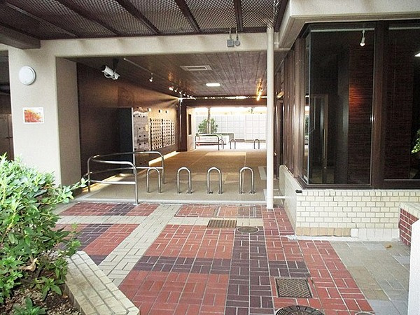 グリーンタウン島江8号棟のエントランス