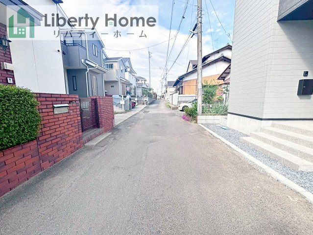 守谷市本町10期　新築戸建の前面道路含む現地写真