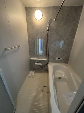 大阪市鶴見区中茶屋1丁目　A号棟の浴室|ゆったり足を延ばしてくつろげるひろさのある浴室です。
冬にうれしい追い焚き機能付き。