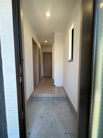 大阪市鶴見区中茶屋1丁目　A号棟の玄関