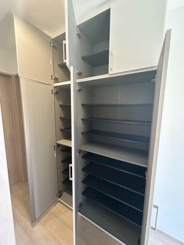 大阪市鶴見区中茶屋1丁目　A号棟の収納|大容量収納可能なシューズボックスです。