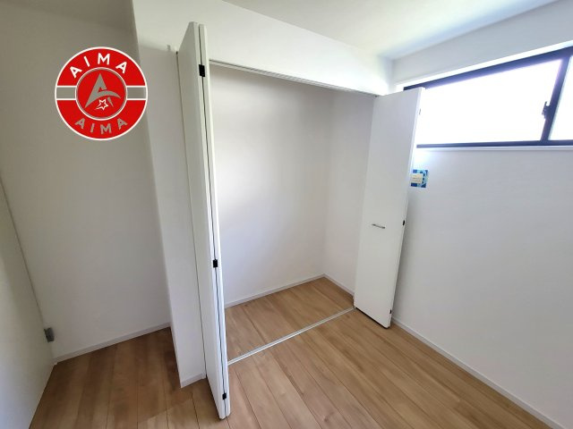 福岡市東区若宮3丁目第5-1棟（1号棟）　の内観：施工例|洋服や大きな荷物が多い方や人数の多いご家族などは、一般的なクローゼットよりもウォークインクローゼットのほうが使い勝手が良いです。