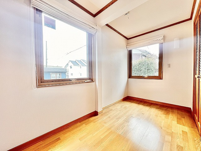 【子供部屋】 | 西東京市泉町5丁目　中古一戸建住宅　(保谷店) | 全居室に収納スペースが備わりお部屋を広々お使いいただけます。
