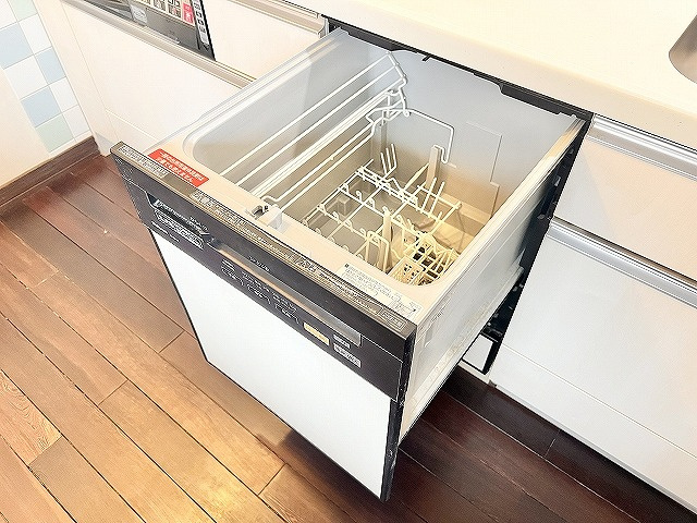 【キッチン】 | 西東京市泉町5丁目　中古一戸建住宅　(保谷店) | お皿洗いの時短が叶う食洗機付き！忙しい子育て世帯を応援する快適な設備仕様です。