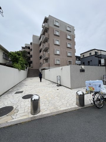 【現地画像あり】プランヴェール茅ヶ崎中海岸の外観|エレベーターがございますのでたくさんお買い物をした日も安心◎