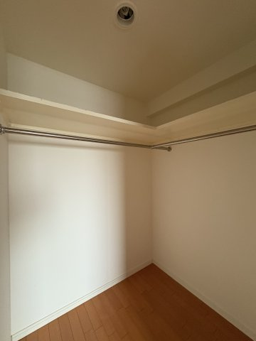 【現地画像あり】プランヴェール茅ヶ崎中海岸の収納|たくさんある衣類や小物などたっぷり収納できますよ♪