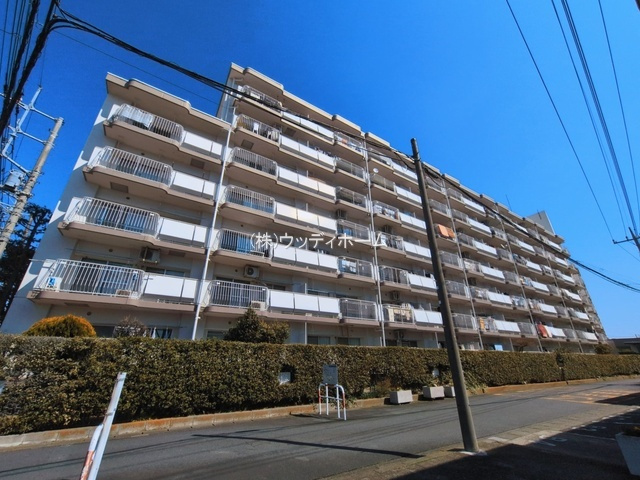 越谷ファミリータウンA棟　中古マンションの外観