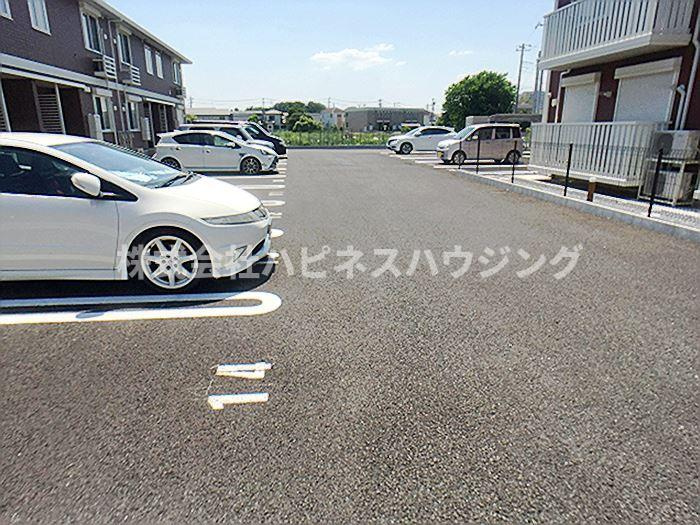 サンライズガーデンの駐車場