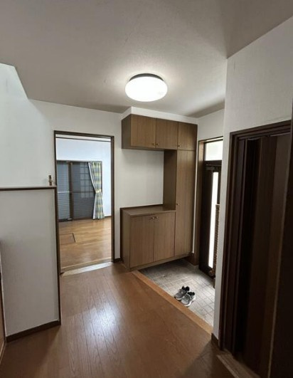 【中古】川越市古市場中古住宅の玄関