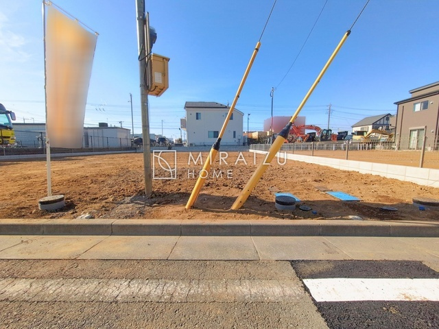 【外観】 | 青く澄み渡った綺麗な空と、陽の光をたっぷりと受ける、そんな新築住宅で新生活をスタートしてみませんか？見学・ご相談等、ミライズホーム(株)までお気軽にご連絡下さい。