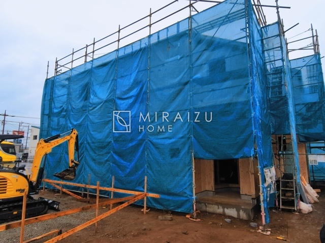 【外観】 | 青く澄み渡った綺麗な空と、陽の光をたっぷりと受ける、そんな新築住宅で新生活をスタートしてみませんか？見学・ご相談等、ミライズホーム(株)までお気軽にご連絡下さい。