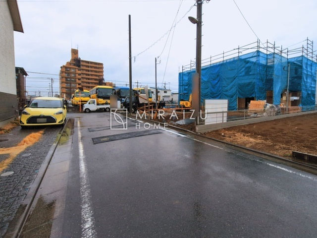 【前面道路含む現地写真】 | 陽の光をたっぷりと浴びながら気持ち良く生活が出来ます。夢のマイホーム、夢ではなく実現出来ます！見学・ご相談等、お気軽にご連絡下さい。