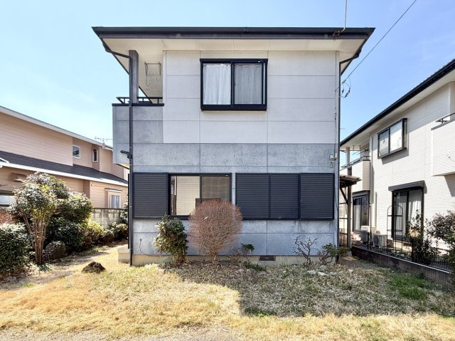 【中古戸建】高崎市上大類町の外観|■外観｜土日のご見学はもちろん、平日・夜間のご案内も大歓迎です♪「今から見たい」や「仕事終わりに見たい」にもご対応できますのでお気軽にお問い合わせください♪