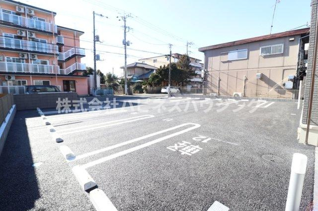 サニークレストの駐車場